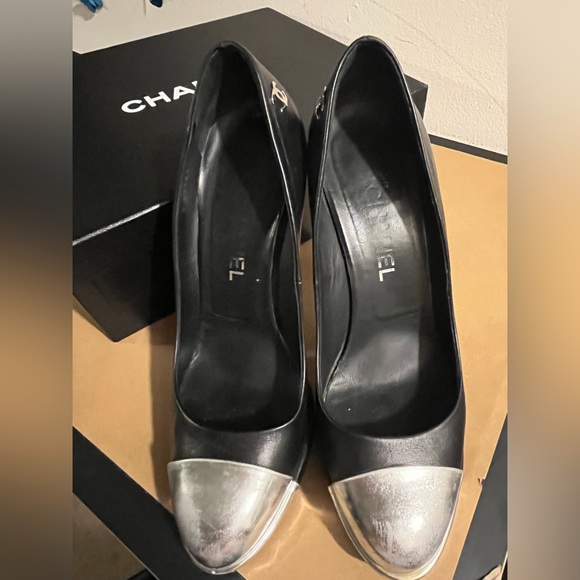 AUTHENTIC Chanel black leather heels with silver cap toe and “CC” logo. - Picture 8 of 9